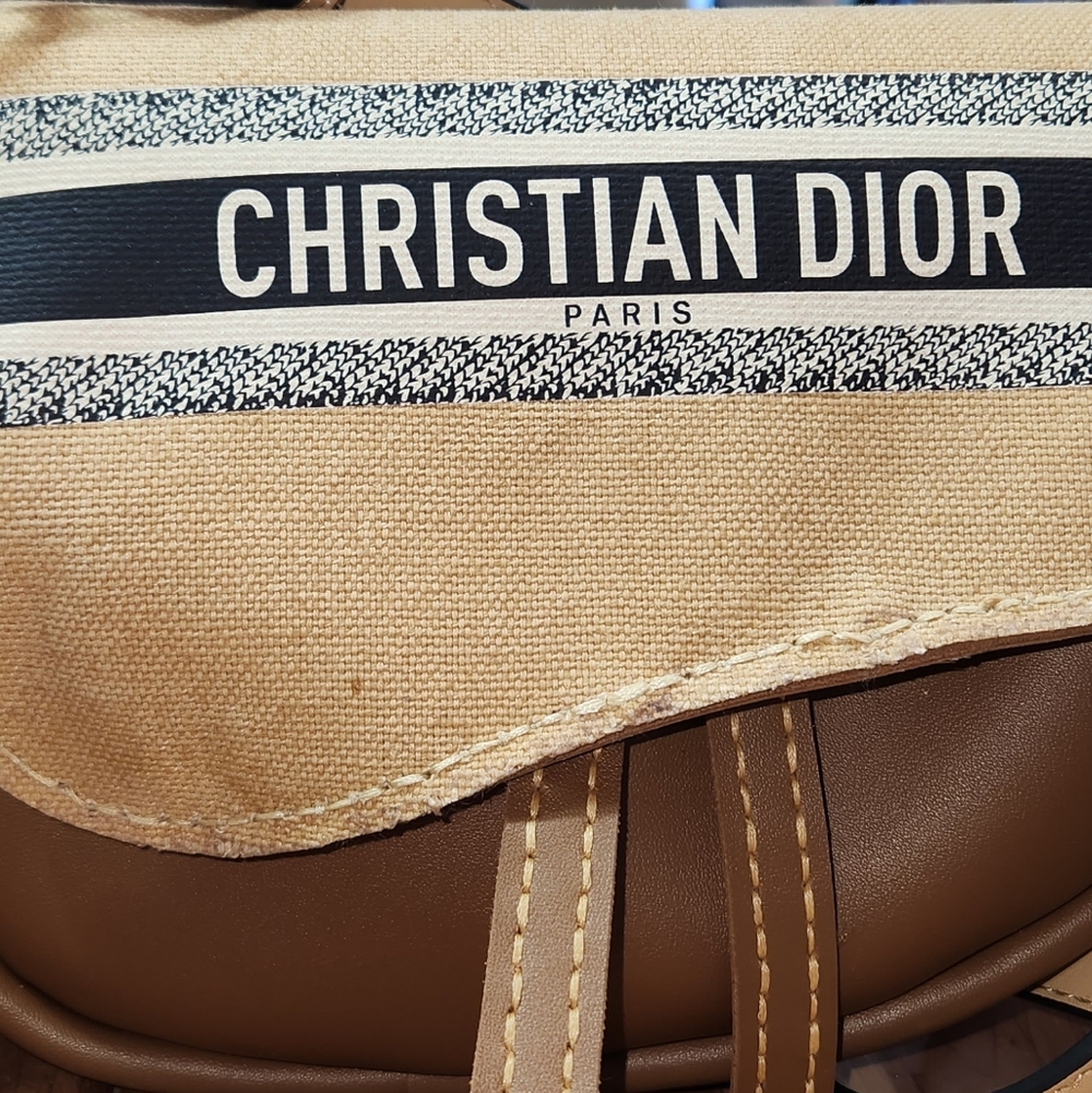 Saddleback Bag - Picture 14 of 15